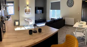 Spacious 2BR Duplex near Loughborough University Sleeps 6 - Image 2