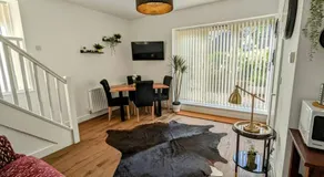 The Snug at Cefn Tilla Court - Image 2