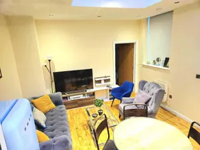 Central 2Bedroom Apartment with Terrace and Garage - Image 2