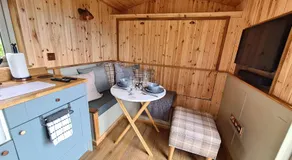 Peak District Shepherds Hut - Image 2