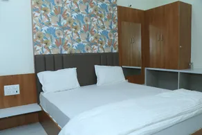 Deluxe Double Room- Mayur Residency Ellora - Image 3
