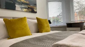 3-Bedroom Apartment Tram on the Doorstep - Image 2