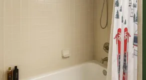Fully Remodeled Condo Close to Lifts and Bus Stops - Image 3