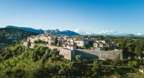 Les Fontaines Saint-Paul-de-Vence Free Parking - Image 3