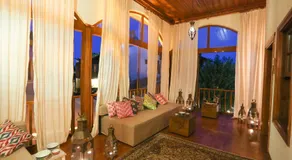 Char Me Hotel - Image 2