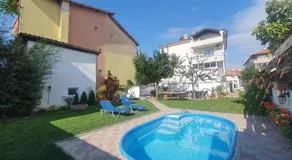 Cherry Garden Apartments - Image 2