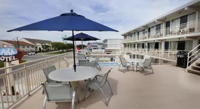 Lark Motel - Image 3
