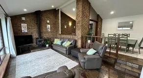 Private Lakefront Retreat in West Lakes - Image 3