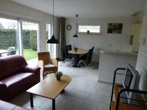 Casa Vacacional en Holanda con Jardín Privado - Image 2