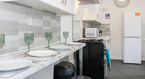 M6 Guest House - Image 4