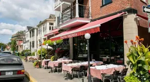 Comfortable 2-BEDROOM APARTMENT - Free and plentiful PARKING - 10 minutes to AIRPORT and 15 minutes to DOWNTOWN Montreal - Near Popular Waterfront Restaurants - located in Beautiful Lachine - Image 4
