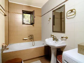 Holiday home with pool - Image 4