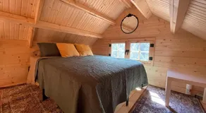 Cozy Woodland Bunkie Outdoor Shower WiFi - Image 2