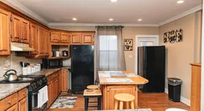 Large 7 Bedroom Heritage Home in St Catharines - Image 5