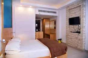 Coconhuts Beach Resort - Image 2