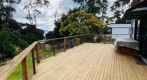 Fully fenced, wrap around decks, water on 3 sides - Image 5
