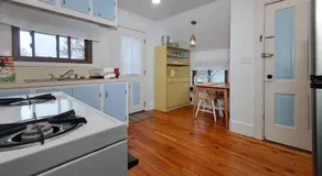Historic w/deck, king bed & air by Lake Michigan - Image 3