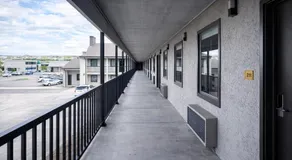  Quarters Inn and Suites - Image 5
