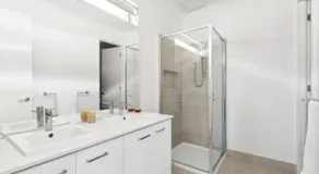 Bay View's - Image 2