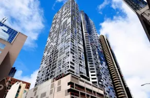A Chic 2BR CBD Apartment Near Southern Cross - Image 4