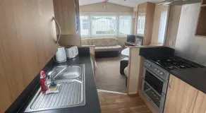 3 Bed Caravan - Sleeps 8 - Pets - Parking - Image 5