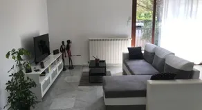 Haut de maison tout confort avec jardin et balcons - Image 2