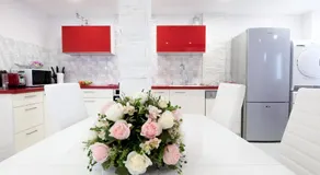 FaRoyal Luxury Suite - Image 5