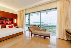 Tianhong Resort Hotel, Yalong Bay, Sanya - Image 3