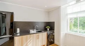 Spacious City Apt - Dunfermline - Image 5