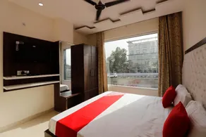 OYO 44021 Hotel Aura - Image 3