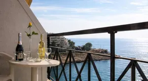 Queens Leriotis Hotel - Image 2