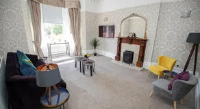Lynwood House - Image 2