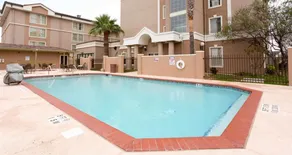 McAllen Plaza Hotel and Suites - Image 1