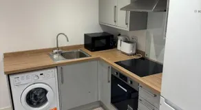 Epsom High Street Apartment 9 - Image 5