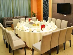 Spring Bay Hotel - Image 2