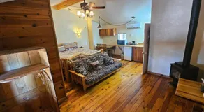 Nine Pines Motel - Image 2