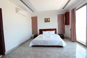 Cashew Apartment & Hotel - Image 3