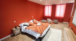 Studio Chic N2 avec Jacuzzi - Image 2