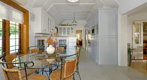 Mawethu on Mead Guesthome with Covered pool and Garden - Image 3