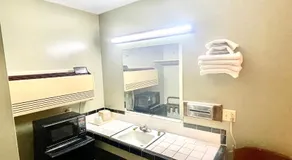 IMPERIAL MOTEL - Image 2