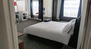 Cozy Studio in Oldbury with Extra Beds - Image 2