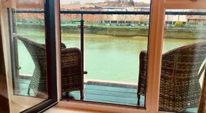 Luxury Riverfront Apartment - Image 4