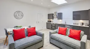 The Hideaway - Apartment 8 - Image 2