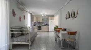 Zinovia's guest house - Image 4