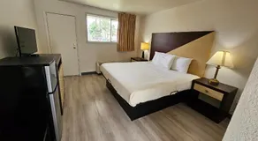 Budget Inn - Image 2