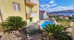 Voll ausgestattetes charmantes Apartment mit Terrasse, Pool und Garten | Strand in der Nähe - Image 3