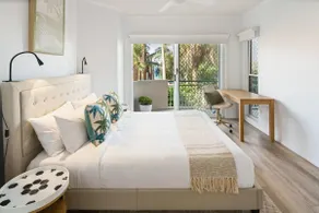 Sunny Seaside Retreat in Coolum Beach - Image 2