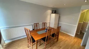8 mins Drive from Heathrow - Double bedroom in shared accommodation - Cavalier Gardens - Image 3