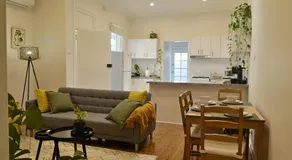 Cozy Newtown Terrace - Image 3