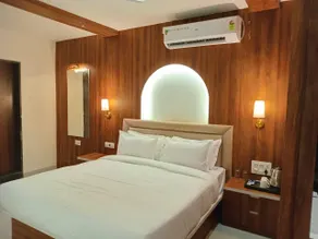 Hotel The Royal Anandraj - Image 5